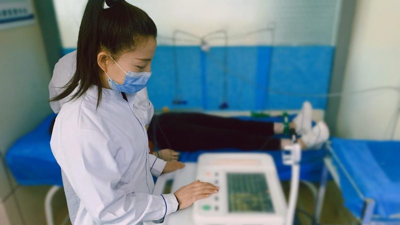 选择婚前体检机构时，可以从以下几个方面进行考量：